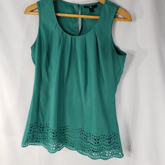 Banana Republic Tops - Banana Republic NWOT Green Perforated Front Hem Button Back Neck Top Size Small